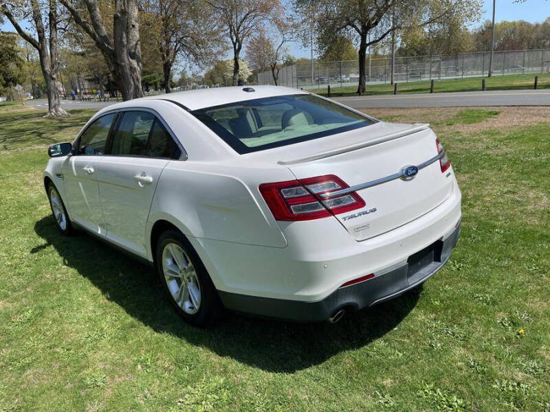 2014 Ford Taurus SEL