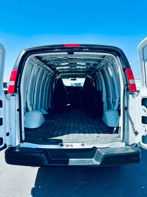 2023 Chevrolet Express 2500