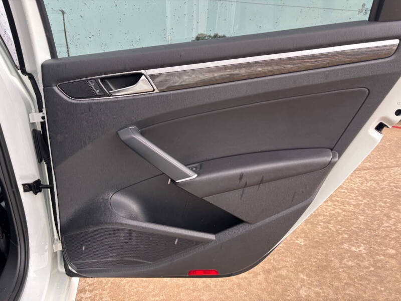 2016 Volkswagen Passat 1.8T SE