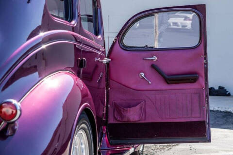 1937 Plymouth Deluxe