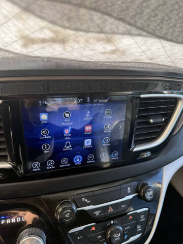 2017 Chrysler Pacifica Touring-L