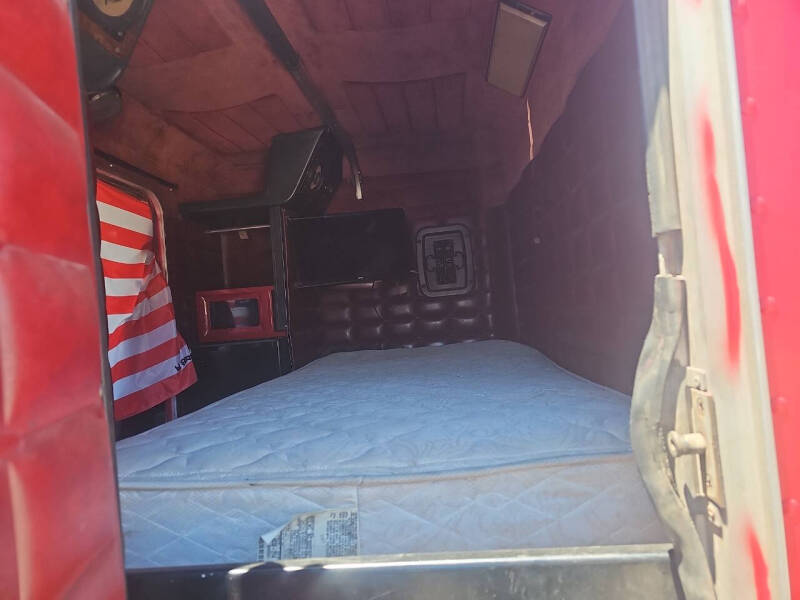 2003 Freightliner FL70