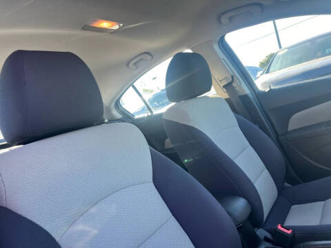 2013 Chevrolet Cruze LS Auto