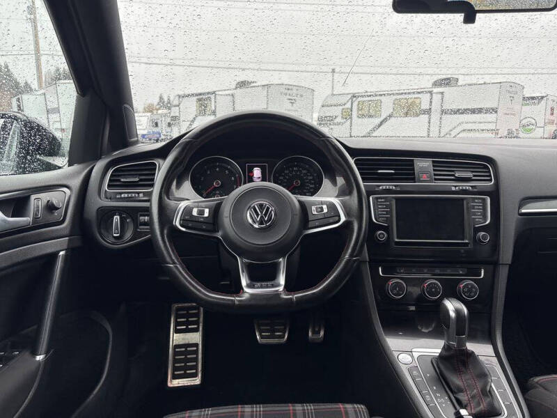 2017 Volkswagen Golf GTI Sport