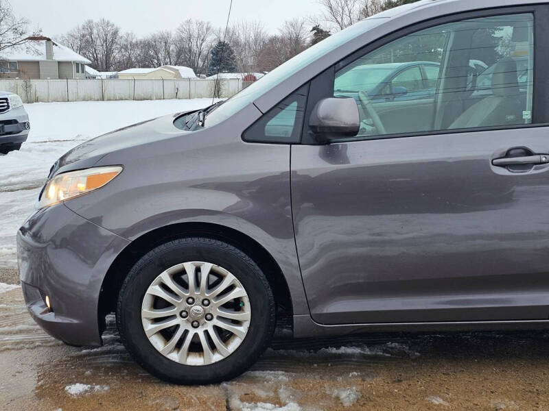 2012 Toyota Sienna XLE 8-Passenger