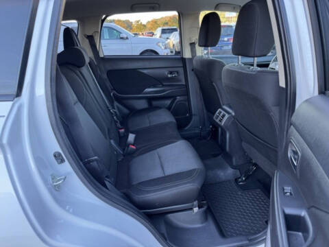 2020 Mitsubishi Outlander ES