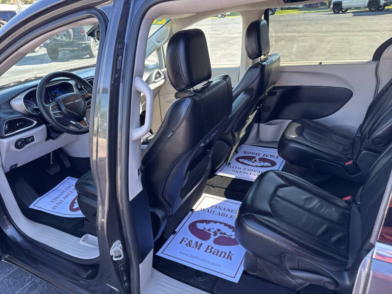 2022 Chrysler Pacifica Touring L - Photo 10