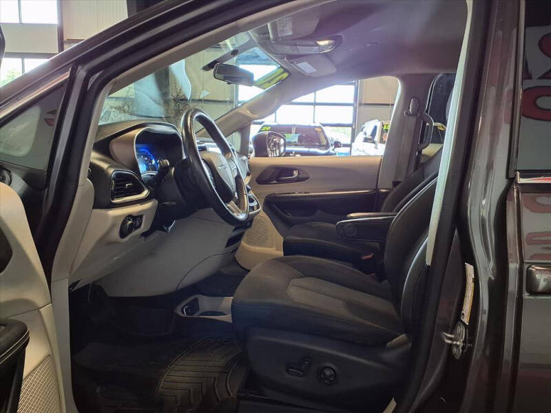 2020 Chrysler Voyager LX