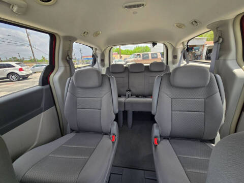 2009 Chrysler Town and Country LX