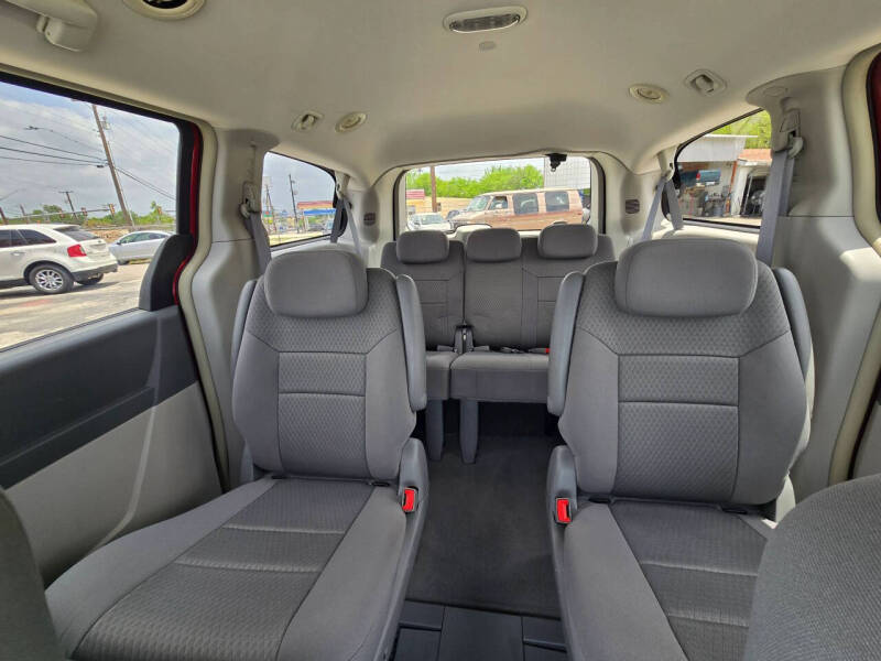 2009 Chrysler Town and Country LX