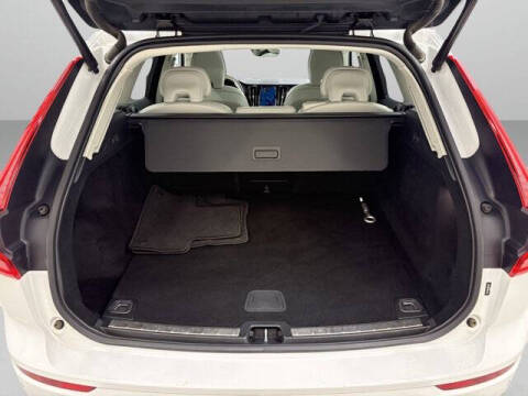 2022 Volvo XC60 B5 Momentum