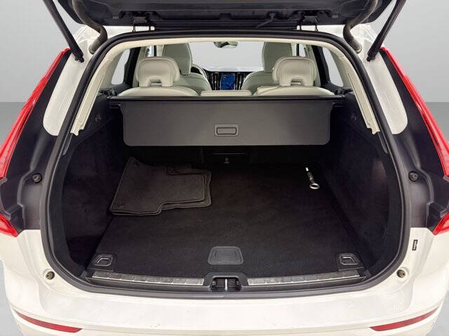 2022 Volvo XC60 B5 Momentum