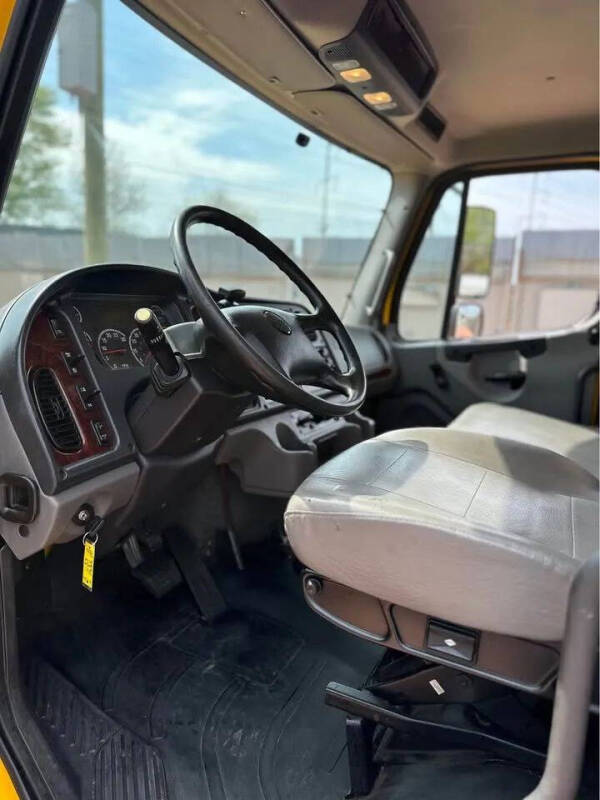 2019 Freightliner M2 106