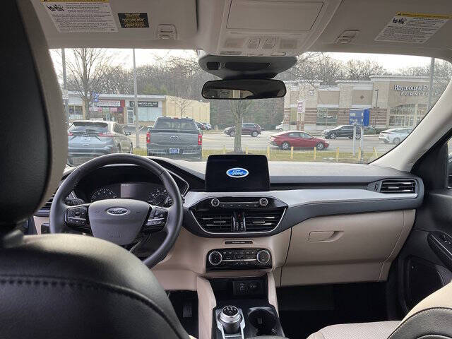 2022 Ford Escape SEL