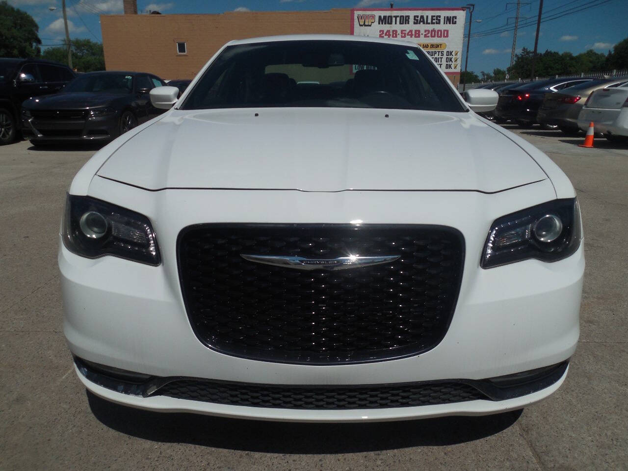 2019 Chrysler 300 for sale at VIP Motor Sales in Hazel Park, MI