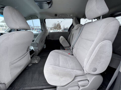 2015 Toyota Sienna LE 8-Passenger