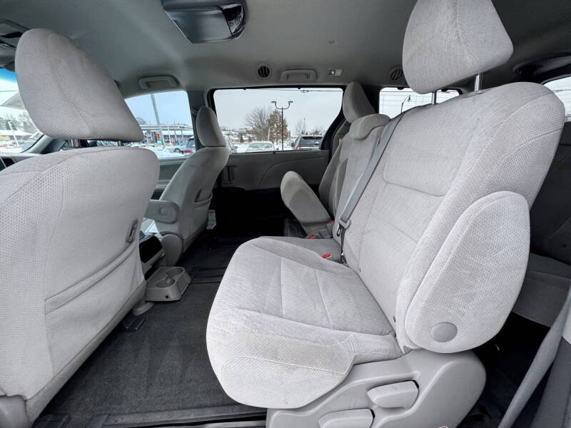 2015 Toyota Sienna LE 8-Passenger