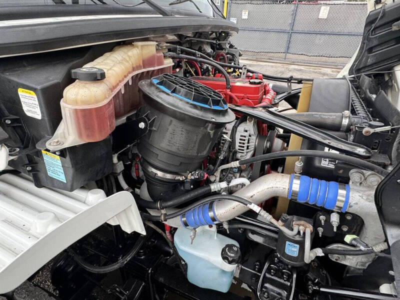 2017 Freightliner M2 106