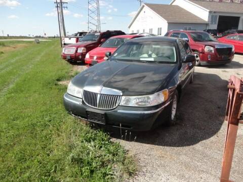 2002 Lincoln Town Car for sale at CARZ R US 1 in Heyworth IL