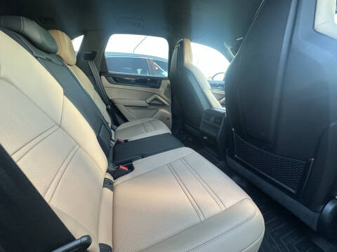 2025 Porsche Cayenne GTS