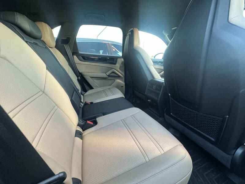 2025 Porsche Cayenne GTS