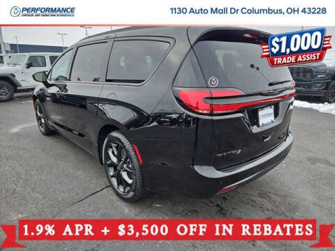2026 Chrysler Pacifica Select