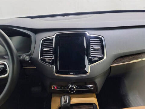 2016 Volvo XC90 T6 Momentum