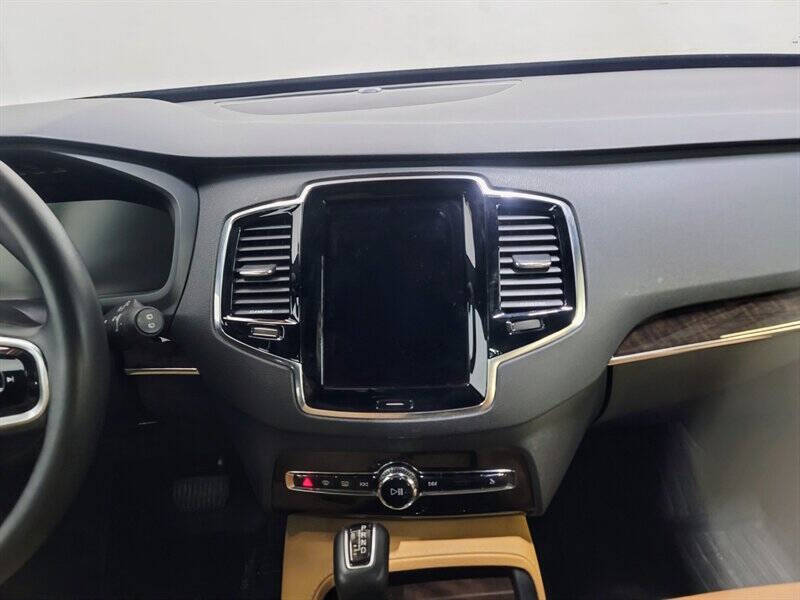 2016 Volvo XC90 T6 Momentum