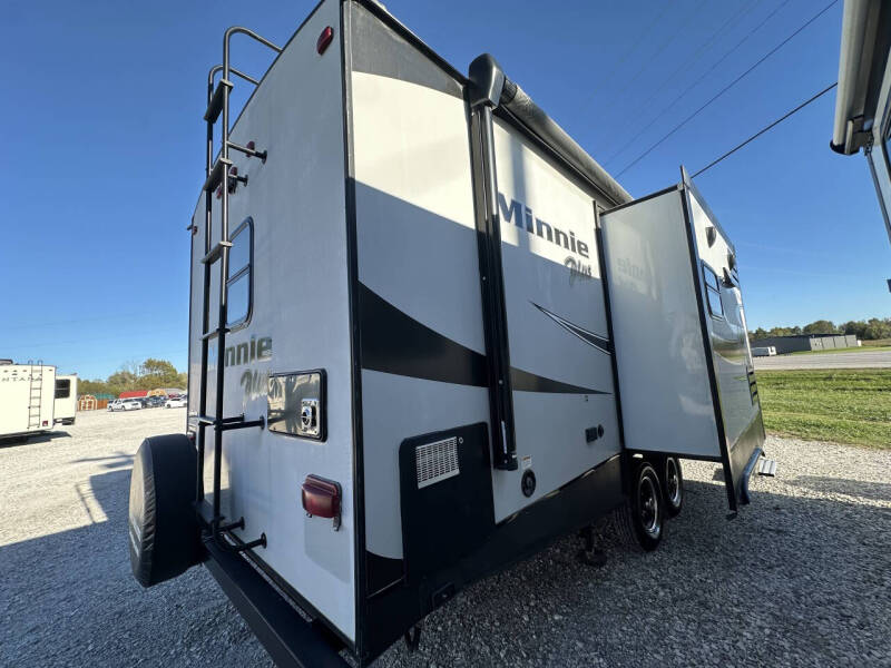 2018 Winnebago Winnie Plus 27RBDS