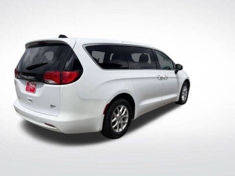 2022 Chrysler Voyager LX