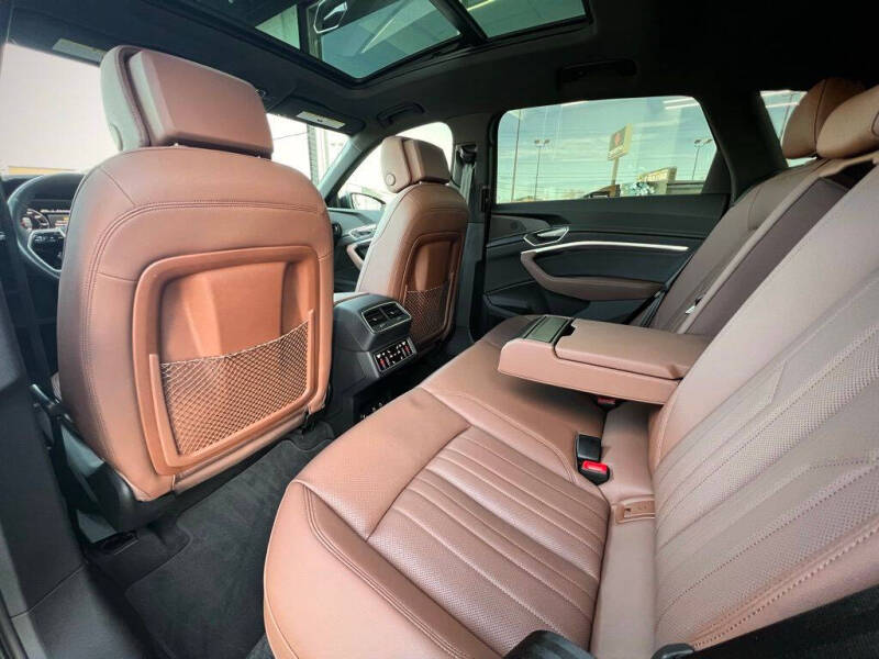 2023 Audi e-tron quattro Premium Plus