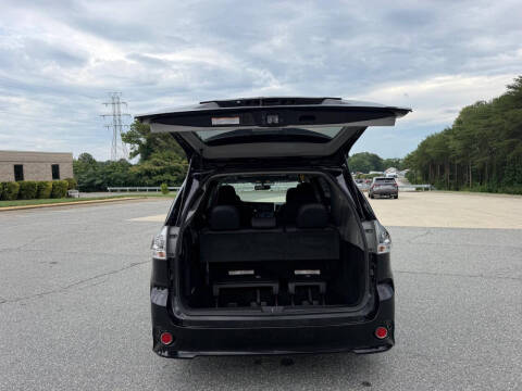 2017 Toyota Sienna SE 8-Passenger