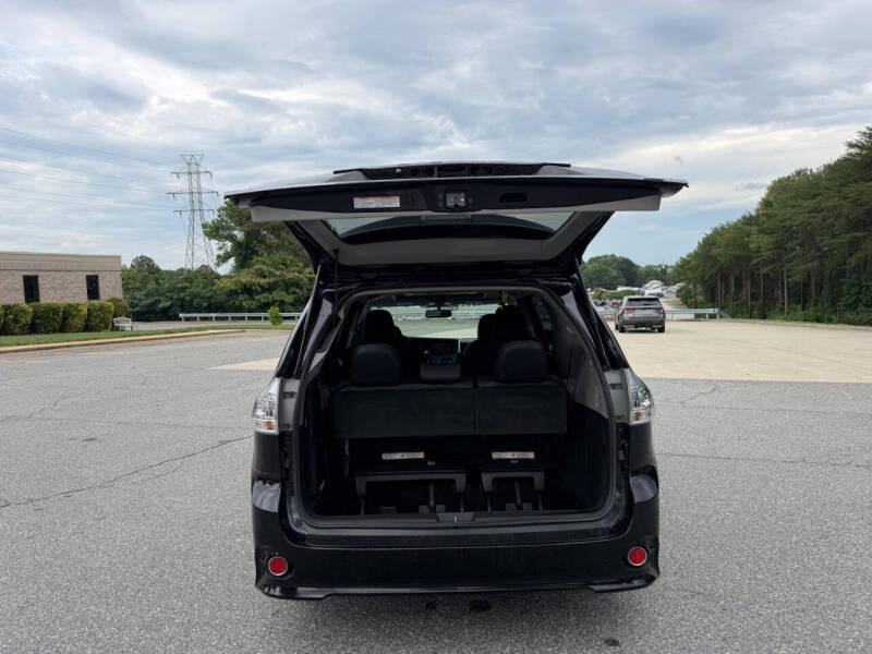 2017 Toyota Sienna SE 8-Passenger