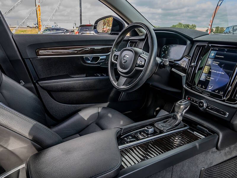 2018 Volvo S90 T5 Momentum