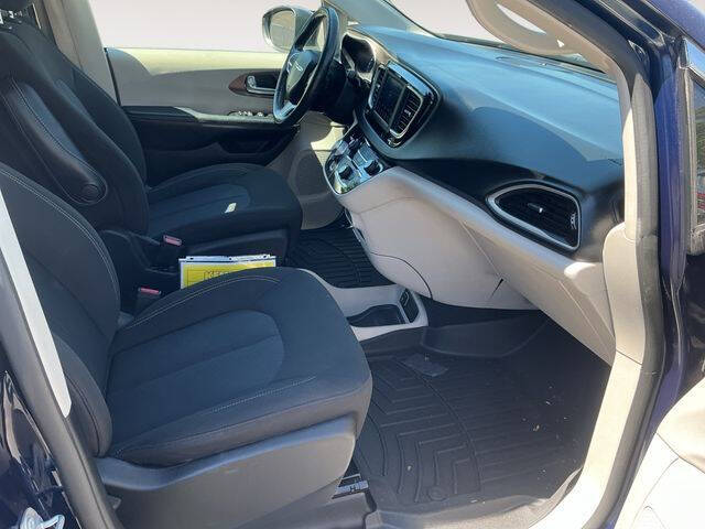 2020 Chrysler Voyager LX