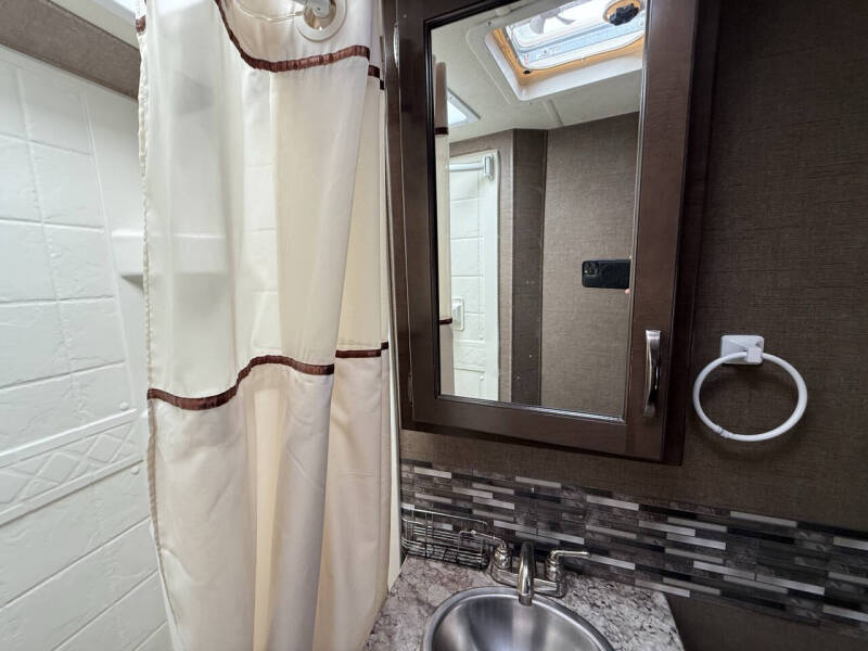 2019 Ford FOUR WINDS THOR 22E