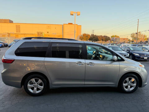 2015 Toyota Sienna LE 8-Passenger