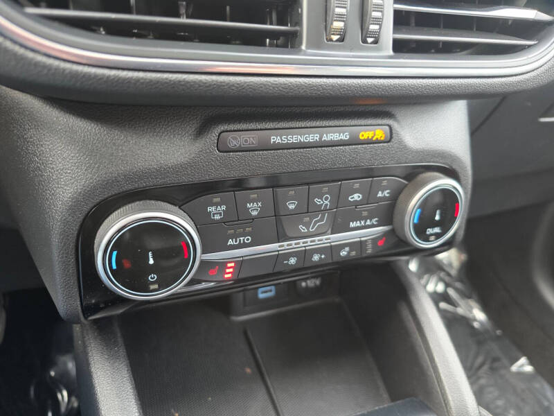 2022 Ford Escape Titanium