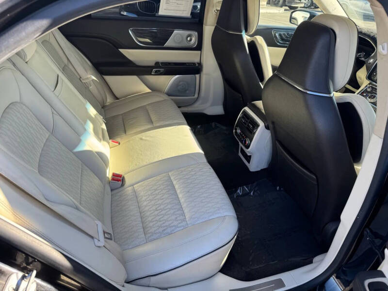 2017 Lincoln Continental Black Label