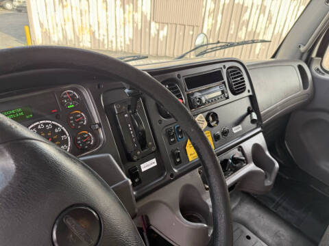 2017 Freightliner M2 106