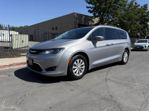 2017 Chrysler Pacifica Touring Plus