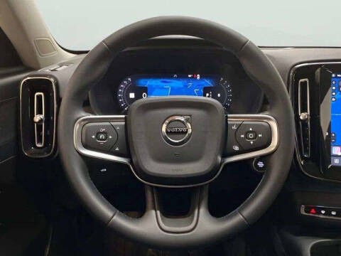 2025 Volvo XC40 B5 Plus Bright Theme