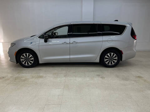 2024 Chrysler Pacifica Plug-In Hybrid Select