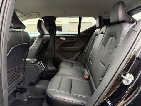 2022 Volvo XC40 T5 Momentum