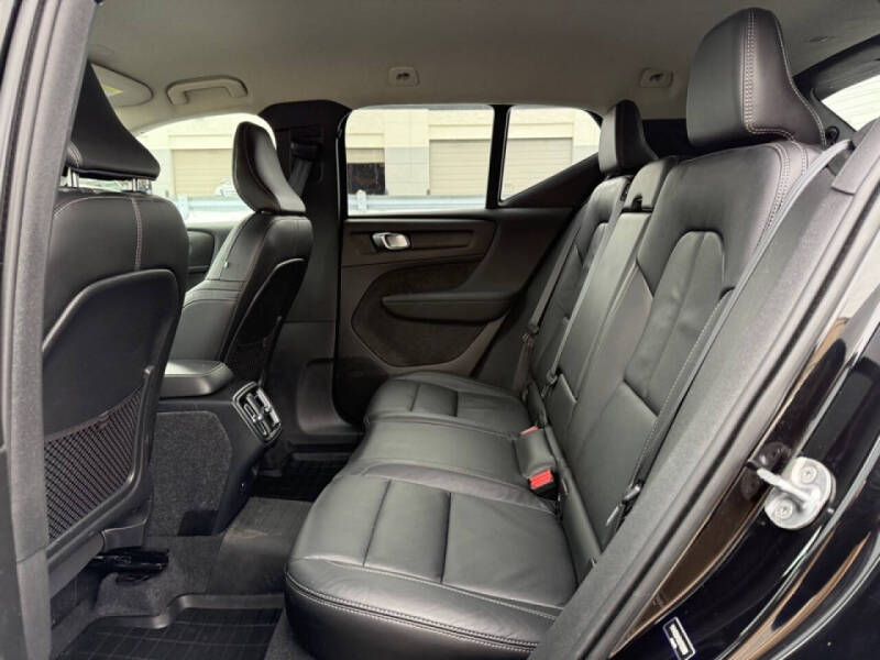 2022 Volvo XC40 T5 Momentum