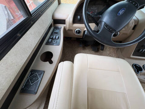2012 FORD F53 Forrest River