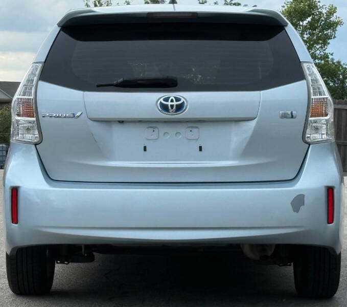 2013 Toyota Prius v Two