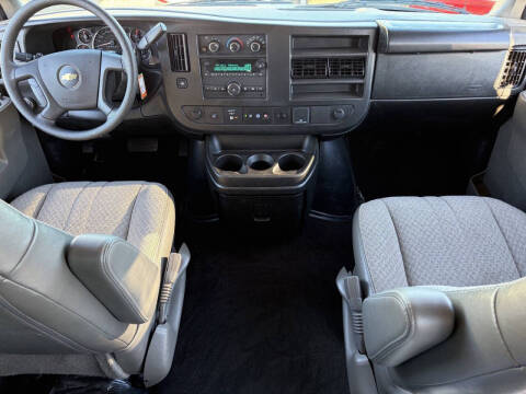 2025 Chevrolet Express LT 3500
