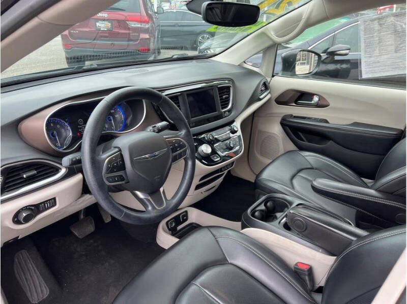 2021 Chrysler Voyager LXi