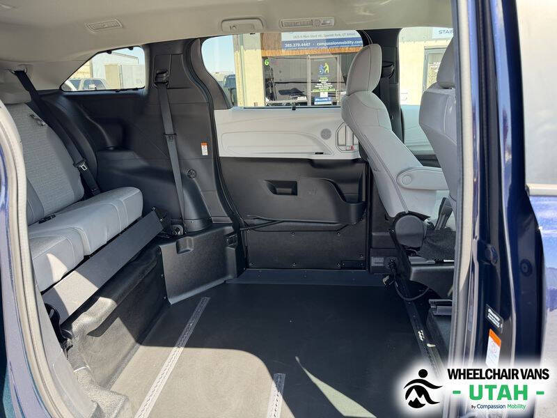 2026 Toyota Sienna LE 8-Passenger